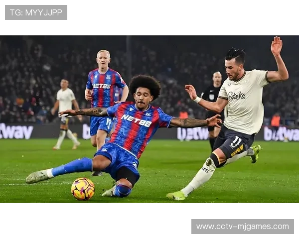 水晶宫对阵曼联半场战报：格拉斯纳战术奏效，主队控制比赛节奏