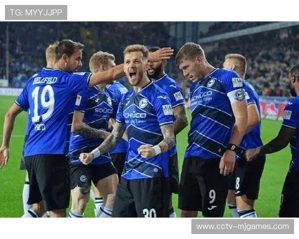 珀斯野猫铁血防守锁死凤凰外线，NBL焦点战半场分差紧咬