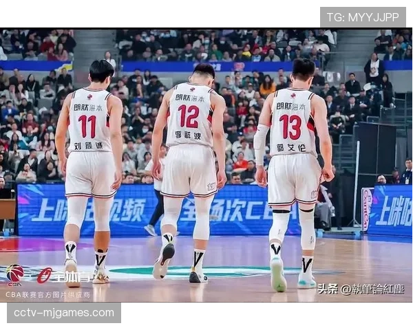 多支球队球探聚集现场考察新秀,关注球员对职业体系风格的适应性 多支球队球探聚集现场考察新秀,关注球员对职业体系风格的适应性